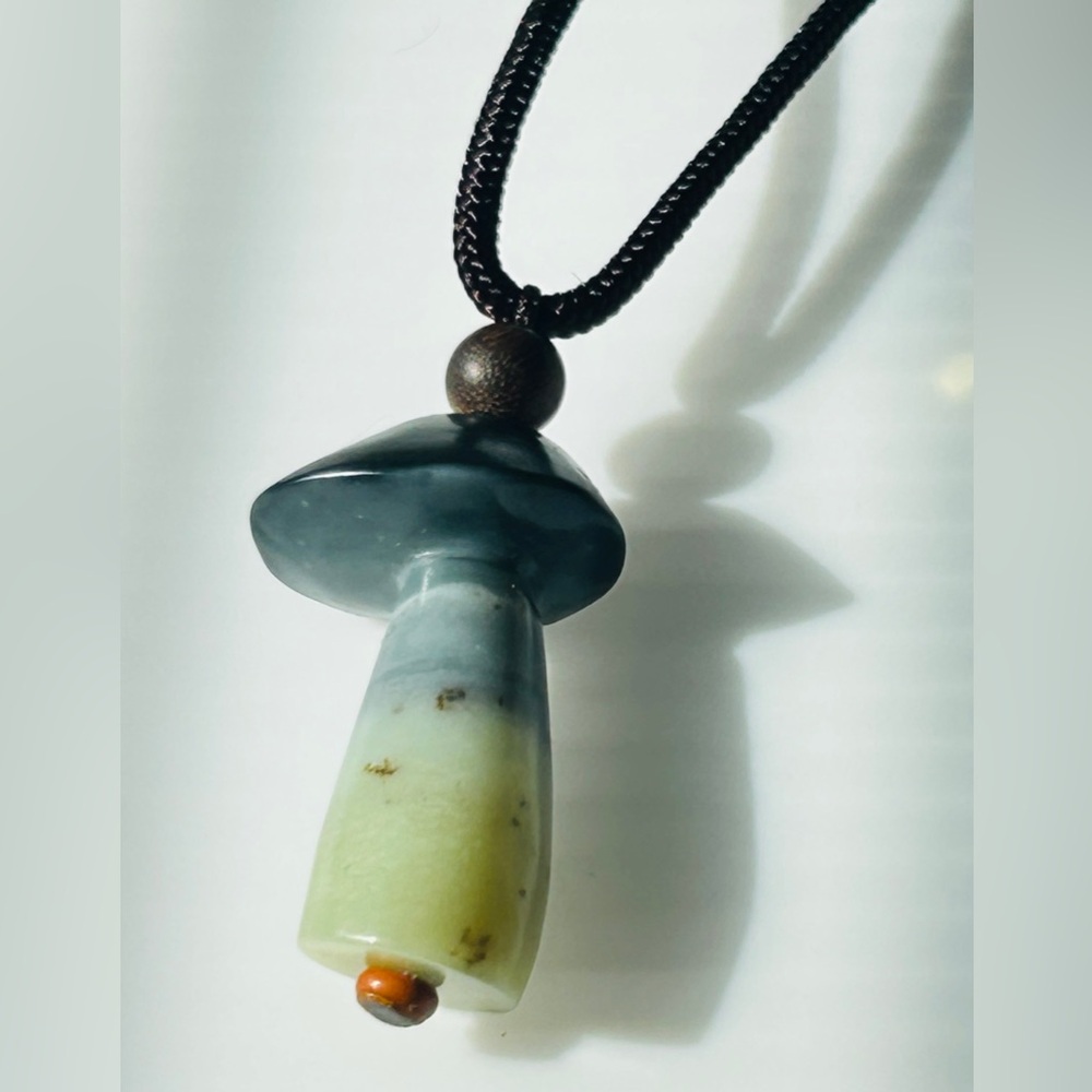 Natural jade ink spot nephrite mushroom Pendant Necklace adjustable cord 青花3.5cm